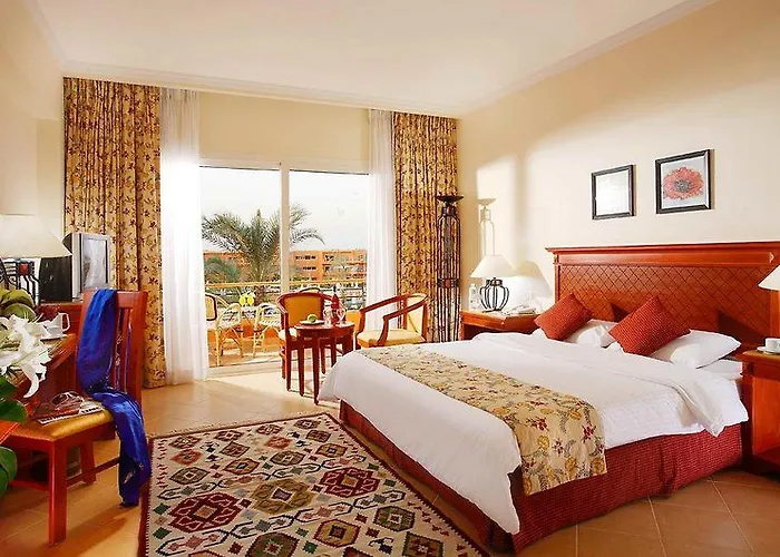Hotelux Marina 4*