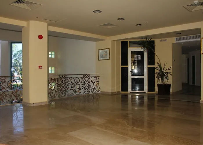 Hotelux Marina 4*