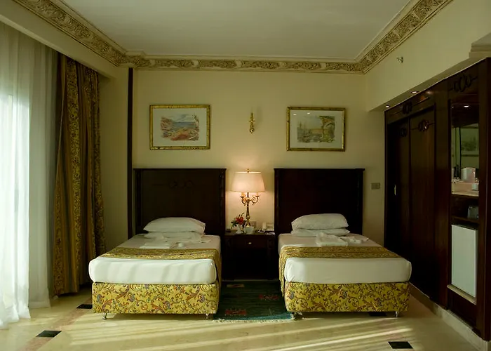 Hotelux Marina 4*