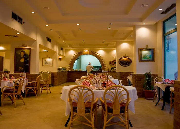 Hotelux Marina 4*