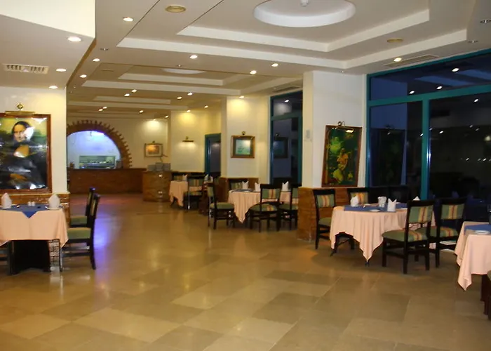 Hotelux Marina Üdülőközpont 4*