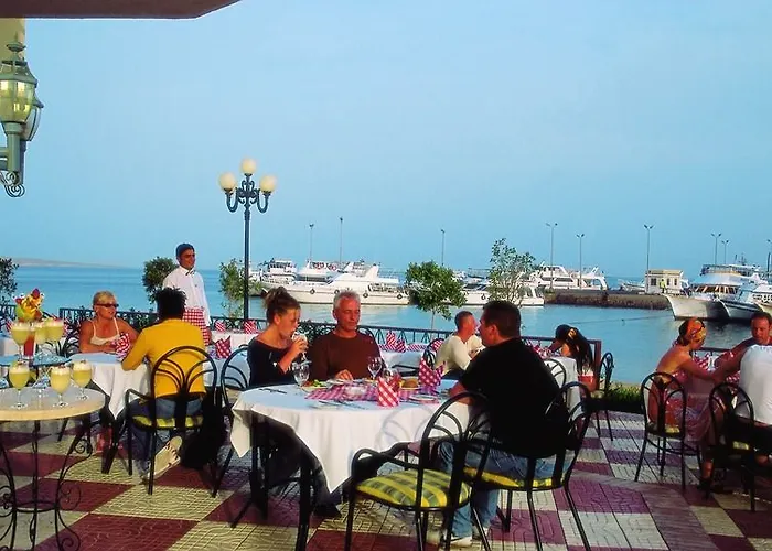Üdülőközpont Hotelux Marina Gurdaka