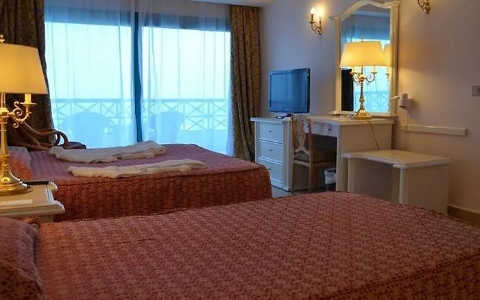 Hotelux Marina Üdülőközpont 4*