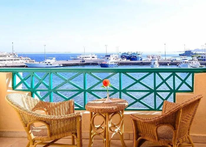 Hotelux Marina 4*