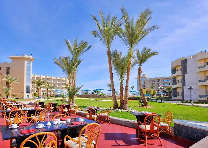 Resort Hotelux Marina 4*
